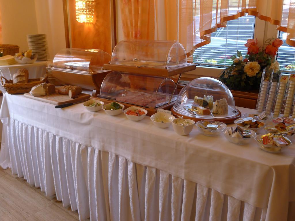 Hotel Restaurant Boeck "Roter Hahn" Sankt Polten Bagian luar foto