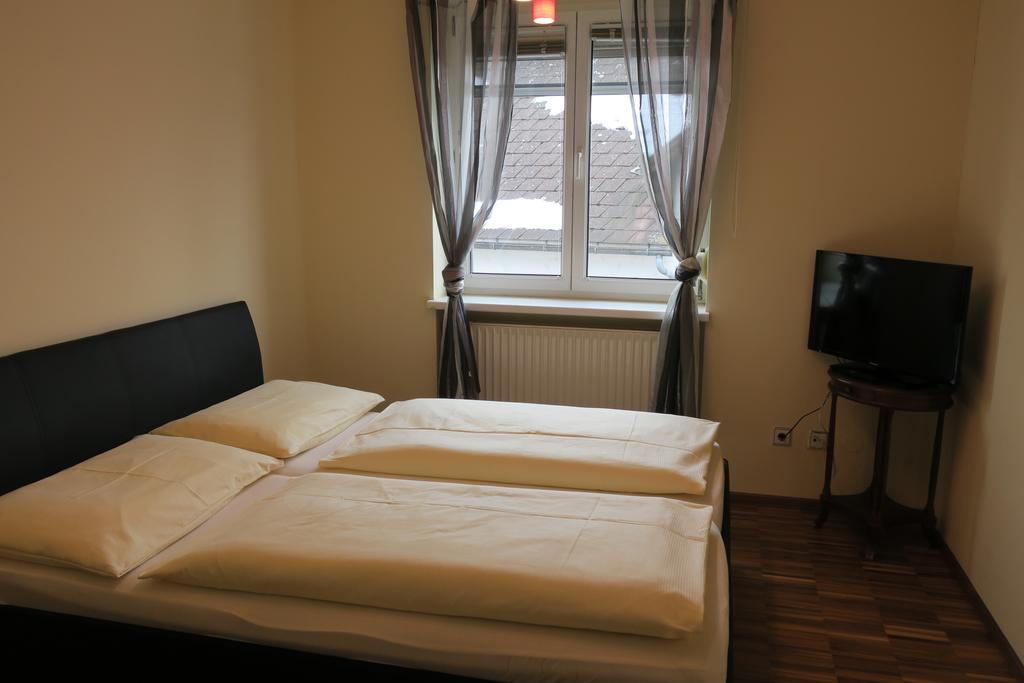 Hotel Restaurant Boeck "Roter Hahn" Sankt Polten Bagian luar foto